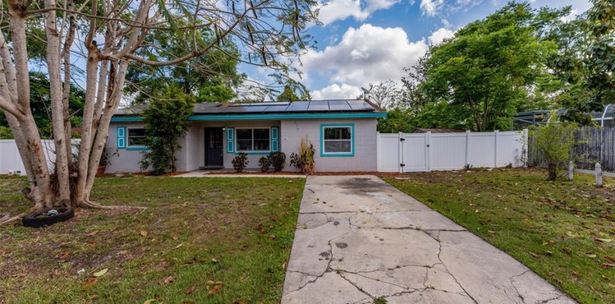 House in Longwood, Florida 4 bedrooms, 142.42 sq.m. № 1618110