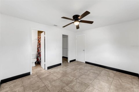 House in Longwood, Florida 4 bedrooms, 142.42 sq.m. № 1618110 - photo 7