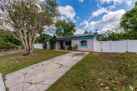 House in Longwood, Florida 4 bedrooms, 142.42 sq.m. № 1618110 - photo 2