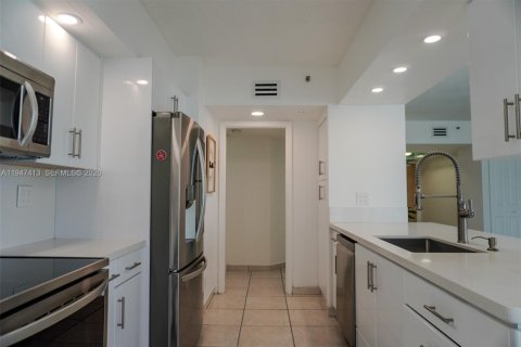 Купить кондоминиум в Санни-Айлс-Бич, Флорида 3 спальни, 163.51м2, № 2003543 - фото 5