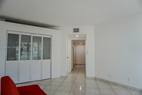 Купить кондоминиум в Санни-Айлс-Бич, Флорида 3 спальни, 163.51м2, № 2003543 - фото 8