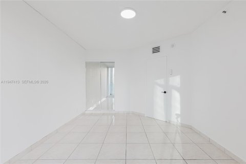 Купить кондоминиум в Санни-Айлс-Бич, Флорида 3 спальни, 163.51м2, № 2003543 - фото 29