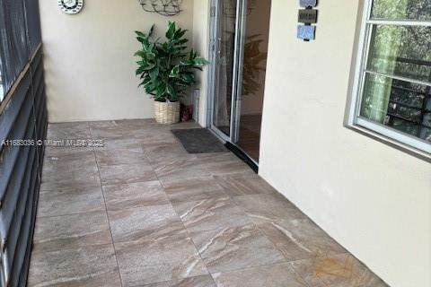 Condominio en venta en Deerfield Beach, Florida, 2 dormitorios, 79.9 m2 № 1669120 - foto 15