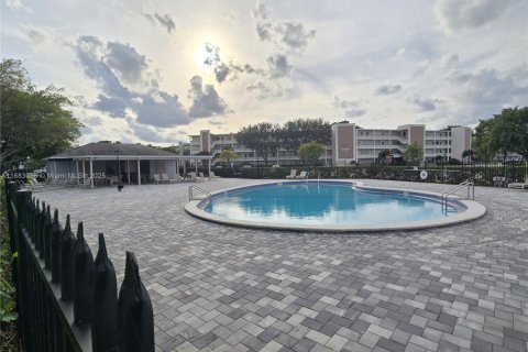 Condominio en venta en Deerfield Beach, Florida, 2 dormitorios, 79.9 m2 № 1669120 - foto 24