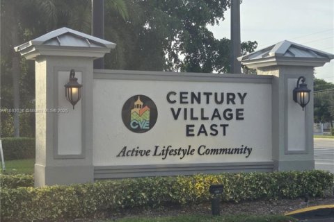Condominio en venta en Deerfield Beach, Florida, 2 dormitorios, 79.9 m2 № 1669120 - foto 2