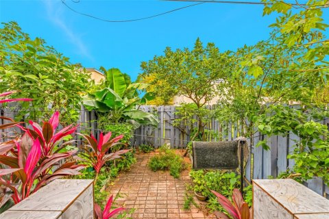 Townhouse in Miami, Florida 2 bedrooms, 86.4 sq.m. № 2082174 - photo 21