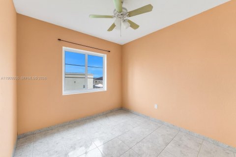 Townhouse in Miami, Florida 2 bedrooms, 86.4 sq.m. № 2082174 - photo 28