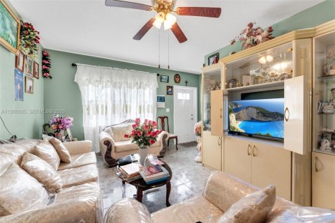Townhouse in Miami, Florida 2 bedrooms, 86.4 sq.m. № 2082174 - photo 10