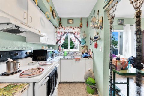 Townhouse in Miami, Florida 2 bedrooms, 86.4 sq.m. № 2082174 - photo 24
