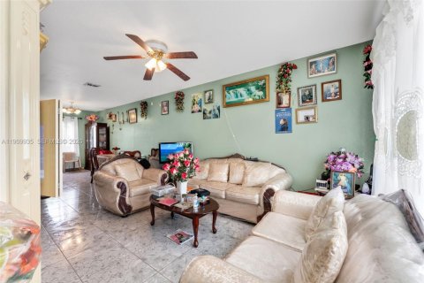 Townhouse in Miami, Florida 2 bedrooms, 86.4 sq.m. № 2082174 - photo 14