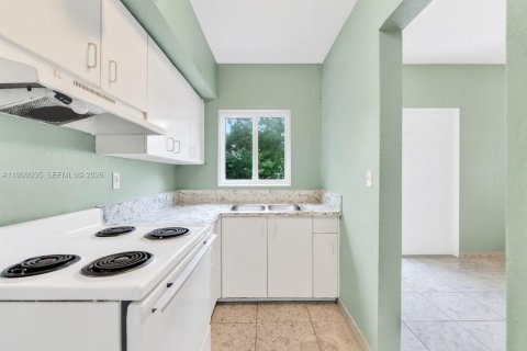 Townhouse in Miami, Florida 2 bedrooms, 86.4 sq.m. № 2082174 - photo 23