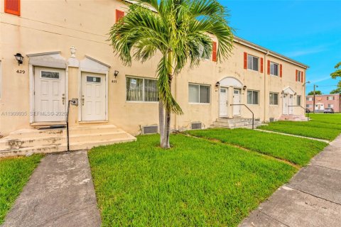 Townhouse in Miami, Florida 2 bedrooms, 86.4 sq.m. № 2082174 - photo 5