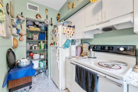 Townhouse in Miami, Florida 2 bedrooms, 86.4 sq.m. № 2082174 - photo 25