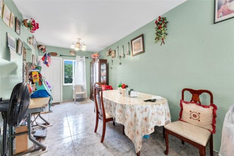 Townhouse in Miami, Florida 2 bedrooms, 86.4 sq.m. № 2082174 - photo 18