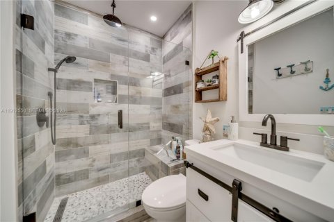 House in Hollywood, Florida 3 bedrooms, 118.64 sq.m. № 2244138 - photo 16