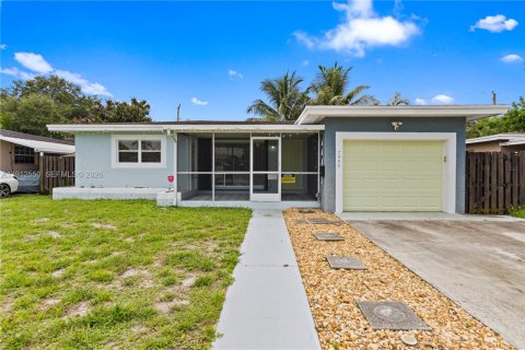 House in Hollywood, Florida 3 bedrooms, 118.64 sq.m. № 2244138