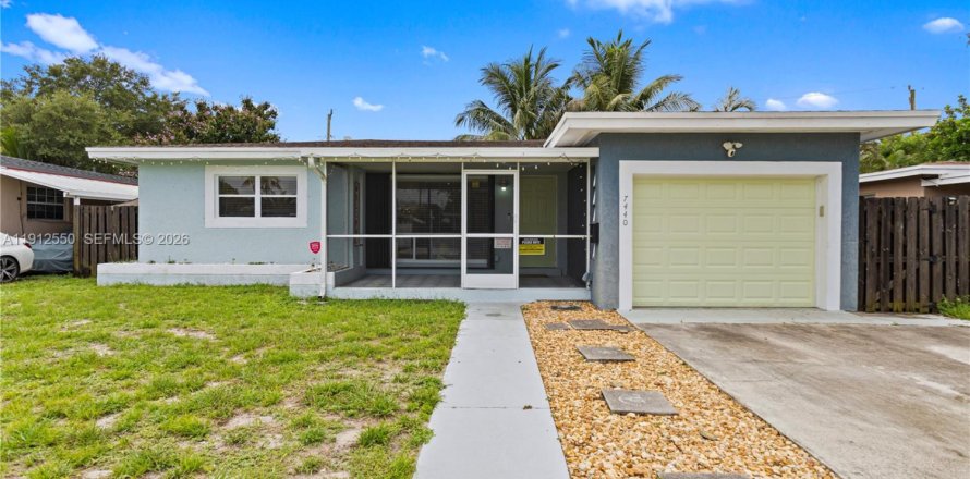 House in Hollywood, Florida 3 bedrooms, 118.64 sq.m. № 2244138