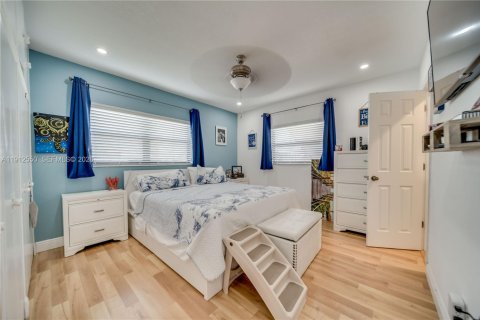 House in Hollywood, Florida 3 bedrooms, 118.64 sq.m. № 2244138 - photo 19