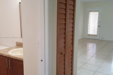Copropriété à louer à Pembroke Pines, Floride: 1 chambre, 75.34 m2 № 1999274 - photo 8
