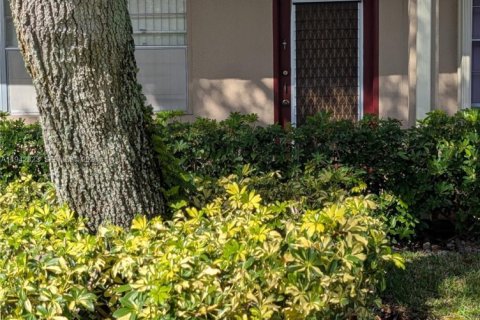 Copropriété à louer à Pembroke Pines, Floride: 1 chambre, 75.34 m2 № 1999274 - photo 2