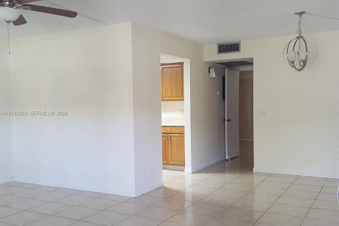 Copropriété à louer à Pembroke Pines, Floride: 1 chambre, 75.34 m2 № 1999274 - photo 4