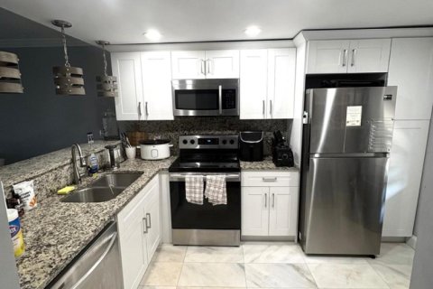Condo à Pompano Beach, Floride, 2 chambres  № 2146525