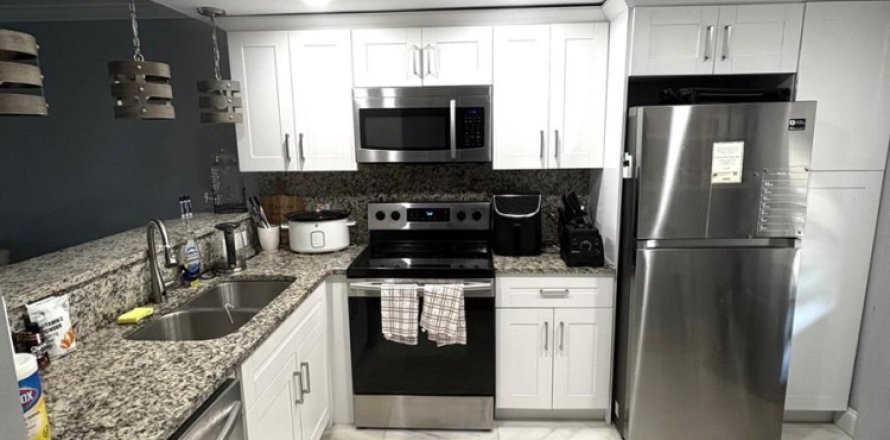 Condo à Pompano Beach, Floride, 2 chambres № 2146525