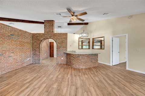 House in Kissimmee, Florida 3 bedrooms, 257.34 sq.m. № 2026836 - photo 3