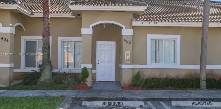 House in Homestead, Florida 3 bedrooms, 106.84 sq.m. № 2042028