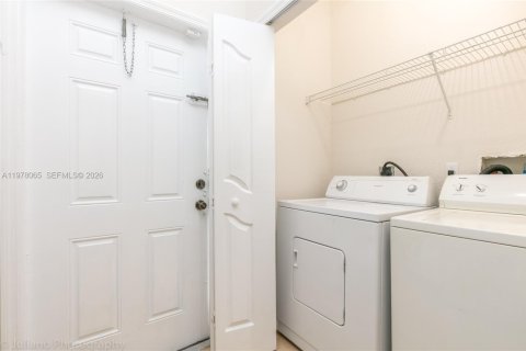 House in Homestead, Florida 3 bedrooms, 106.84 sq.m. № 2042028 - photo 11