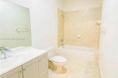 House in Homestead, Florida 3 bedrooms, 106.84 sq.m. № 2042028 - photo 10