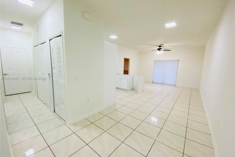 House in Homestead, Florida 3 bedrooms, 106.84 sq.m. № 2042028 - photo 6