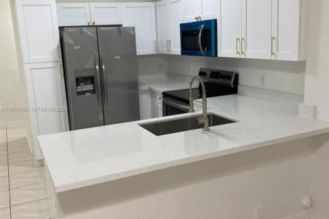 House in Homestead, Florida 3 bedrooms, 106.84 sq.m. № 2042028 - photo 4