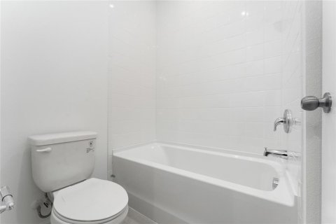 Townhouse in Kissimmee, Florida 3 bedrooms, 171.22 sq.m. № 2108100 - photo 23