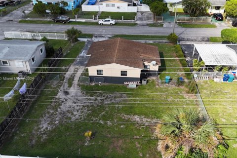 Casa en venta en Miami Gardens, Florida, 2 dormitorios, 72.46 m2 № 2054557 - foto 5