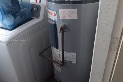 Casa en venta en Miami Gardens, Florida, 2 dormitorios, 72.46 m2 № 2054557 - foto 23