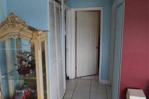 Casa en venta en Miami Gardens, Florida, 2 dormitorios, 72.46 m2 № 2054557 - foto 18