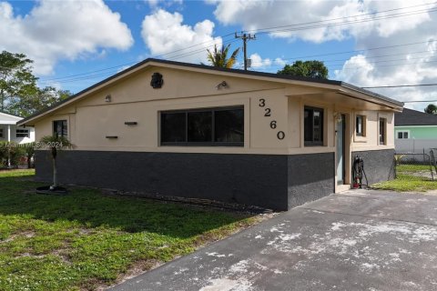 Casa en venta en Miami Gardens, Florida, 2 dormitorios, 72.46 m2 № 2054557 - foto 2