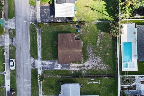 Casa en venta en Miami Gardens, Florida, 2 dormitorios, 72.46 m2 № 2054557 - foto 11