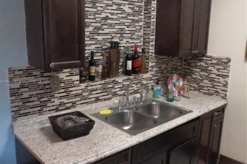 Casa en venta en Miami Gardens, Florida, 2 dormitorios, 72.46 m2 № 2054557 - foto 15