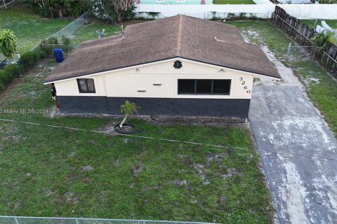 Casa en venta en Miami Gardens, Florida, 2 dormitorios, 72.46 m2 № 2054557 - foto 10