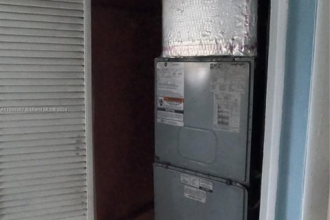 Casa en venta en Miami Gardens, Florida, 2 dormitorios, 72.46 m2 № 2054557 - foto 22