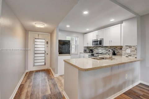 Condo in Boca Raton, Florida, 2 bedrooms  № 1863722 - photo 3