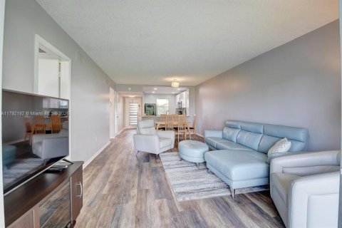 Condo in Boca Raton, Florida, 2 bedrooms  № 1863722 - photo 9