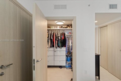 Condominio en venta en Miami, Florida, 1 dormitorio, 77.02 m2 № 2145743 - foto 11