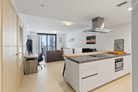 Condominio en Miami, Florida, 1 dormitorio № 2145743