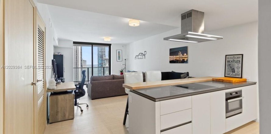 Condominio en Miami, Florida, 1 dormitorio  № 2145743