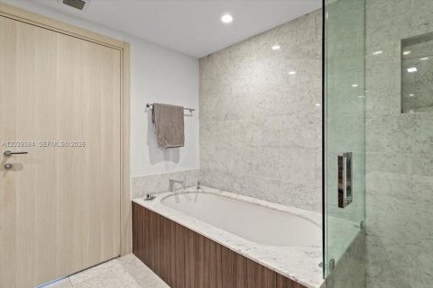 Condominio en venta en Miami, Florida, 1 dormitorio, 77.02 m2 № 2145743 - foto 13