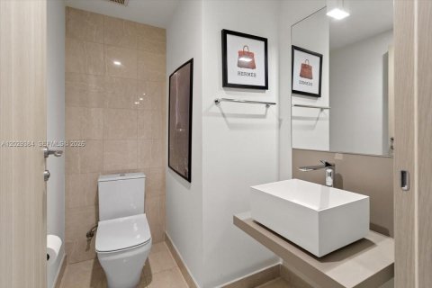 Condominio en venta en Miami, Florida, 1 dormitorio, 77.02 m2 № 2145743 - foto 2