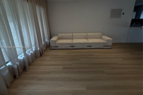 Casa en alquiler en Miami Shores, Florida, 3 dormitorios, 157.93 m2 № 2008521 - foto 4